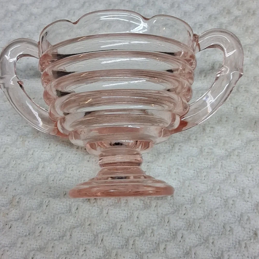 Manhattan Anchor Hocking pink depression glass bowl and sugar bowl‎ set